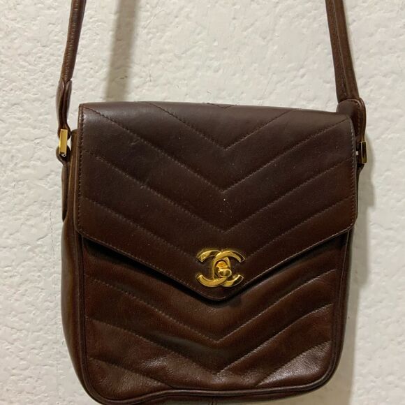 Chanel Vintage CC Turnlock Crossbody Bag Envelope Flap Chevron Lambskin… - Picture 4 of 16